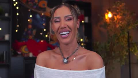 Evelyn online show from 03.16.26