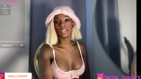 Snapshot of evelyn_jhonson3 chatting on 12.12.24 E V E L Y N online show from 12.12.24