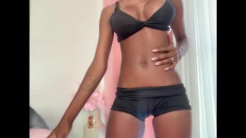 Snapshot of evelyn_jhonson3 chatting on 09.09.25 E V E L Y N online show from 09.09.25