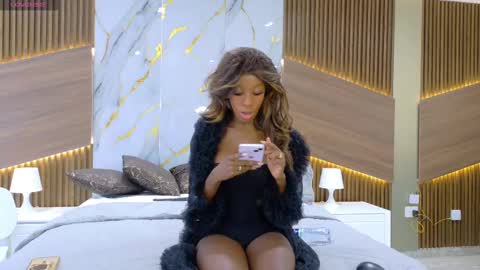 Snapshot of evelyn_jhonson3 chatting on 11.20.25 E V E L Y N online show from 11.20.25