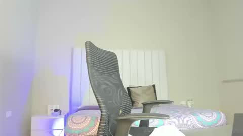 Snapshot of evelyn_jones__ chatting on 09.09.25 evelyn_jones__ online show from 09.09.25