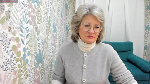 Evelyn online show from 12.04.24