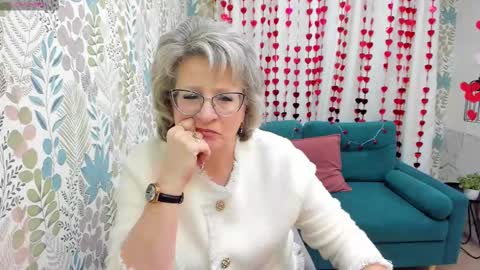 Evelyn online show from 02.18.25