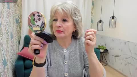 Evelyn online show from 04.10.26