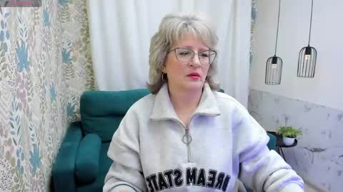 Snapshot of evelynblissful chatting on 05.07.26 Evelyn online show from 05.07.26