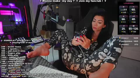 Evelyne online show from 12.20.24