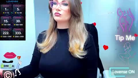 Snapshot of evelyne_rose chatting on 04.19.26 evelyne_rose online show from 04.19.26