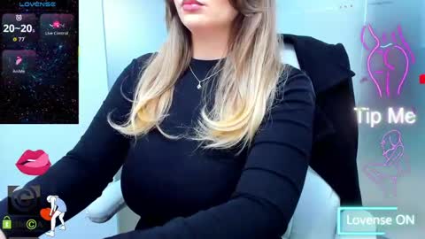 Snapshot of evelyne_rose chatting on 04.27.26 evelyne_rose online show from 04.27.26