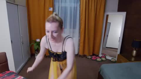 Snapshot of evelynreagan chatting on 06.27.26 evelynreagan online show from 06.27.26