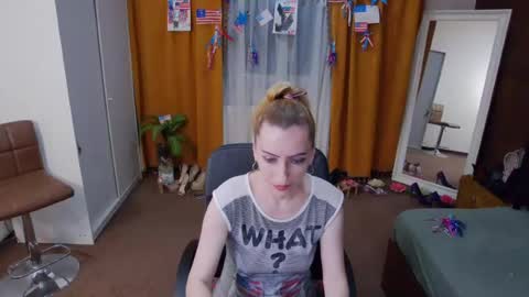 Snapshot of evelynreagan chatting on 07.06.26 evelynreagan online show from 07.06.26