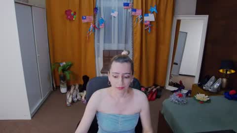Snapshot of evelynreagan chatting on 08.01.26 evelynreagan online show from 08.01.26
