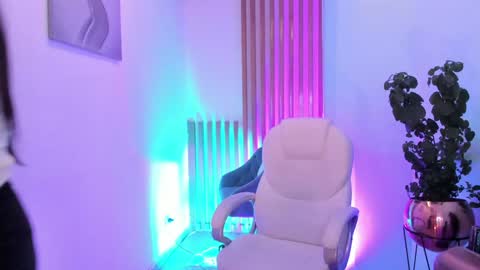 Evelyn Woods online show from 12.04.24