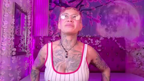 Snapshot of everlyn_sexx chatting on 02.22.26 everlyn_sexx online show from 02.22.26