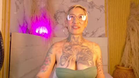 Snapshot of everlyn_sexx chatting on 03.29.26 everlyn_sexx online show from 03.29.26