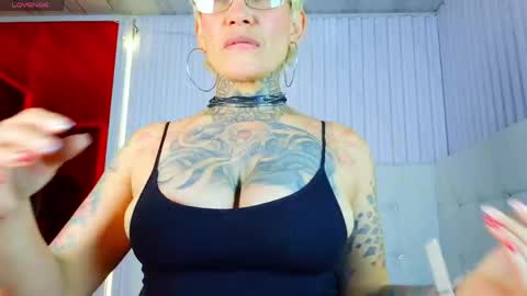 Snapshot of everlyn_sexx chatting on 04.16.26 everlyn_sexx online show from 04.16.26