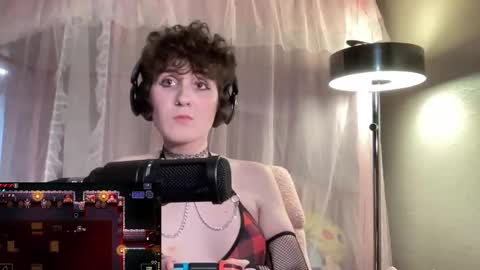 Snapshot of evermoore_24 chatting on 01.29.25 ever moore online show from 01.29.25