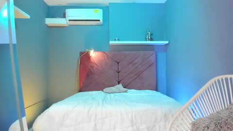 Snapshot of everyh chatting on 10.06.25 Sophia online show from 10.06.25