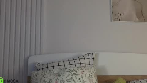 evi_woow online show from 12.13.24