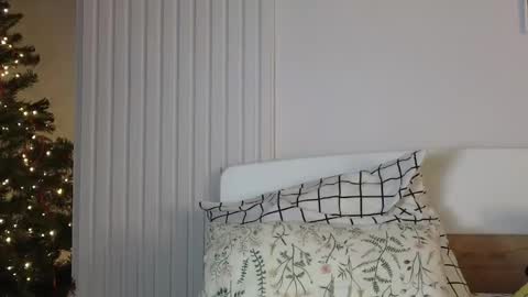 evi_woow online show from 12.21.24