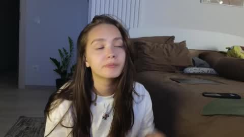 evi_woow online show from 09.08.25