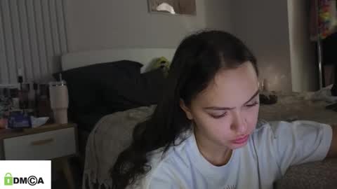 evi_woow online show from 02.25.26