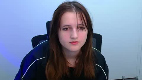 Snapshot of evie_leee chatting on 11.08.25 Evie online show from 11.08.25