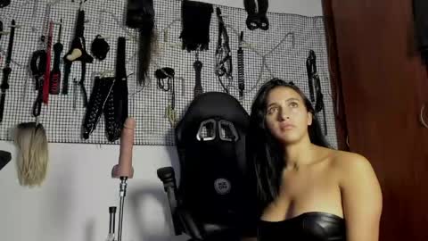 Snapshot of evil_sammy chatting on 05.11.26 Mistress Sammy online show from 05.11.26
