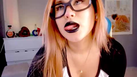 evva_foxxy online show from 09.22.25