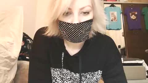 Snapshot of evvygold chatting on 02.09.26 Catwoman online show from 02.09.26