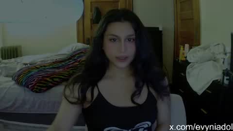Snapshot of evyniadoll chatting on 07.28.26 Avelyn Evynia online show from 07.28.26