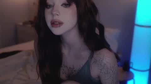 Snapshot of ex_angel chatting on 02.18.25 Alyson online show from 02.18.25