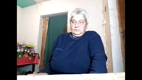 Snapshot of exquisitemature chatting on 10.04.25 ExquisiteMature online show from 10.04.25