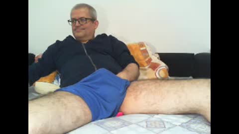 Snapshot of eyes12 chatting on 02.01.26 GEORGE online show from 02.01.26