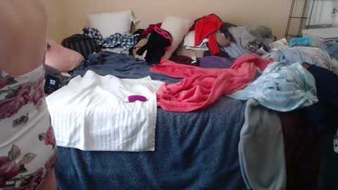 Snapshot of eyeswall0w chatting on 09.21.25 eyeswall0w online show from 09.21.25