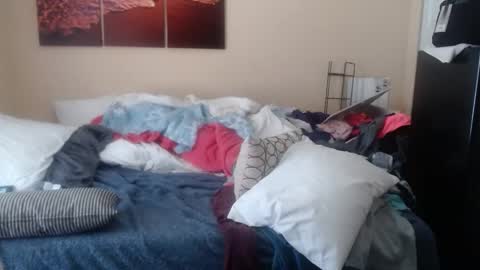 Snapshot of eyeswall0w chatting on 10.13.25 eyeswall0w online show from 10.13.25