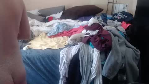 Snapshot of eyeswall0w chatting on 10.21.25 eyeswall0w online show from 10.21.25