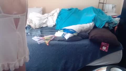 Snapshot of eyeswall0w chatting on 02.24.26 eyeswall0w online show from 02.24.26