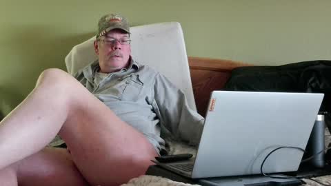 Eyeswideshut63 online show from 01.18.25