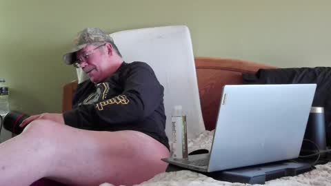 Eyeswideshut63 online show from 01.20.25