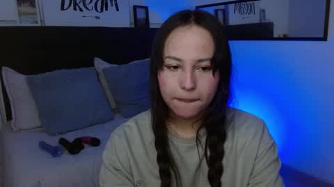 eymmy_24 online show from 09.17.25