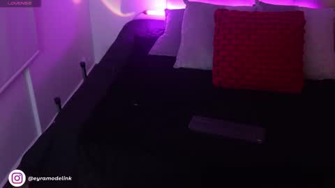 IG eyramodelink online show from 11.30.25