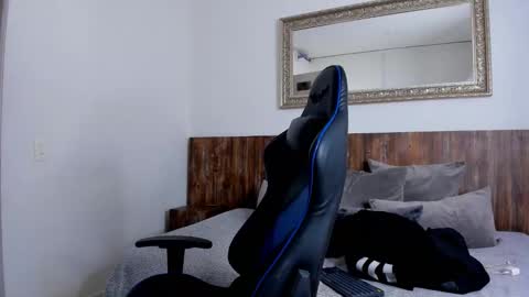 Snapshot of ezzio_scolaro chatting on 10.20.25 Ezzio Scolaro online show from 10.20.25