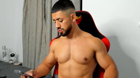 Snapshot of ezzio_scolaro chatting on 10.24.25 Ezzio Scolaro online show from 10.24.25