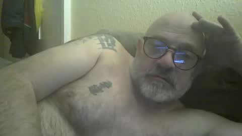 Snapshot of f1zzeek chatting on 04.23.26 f1zzeek online show from 04.23.26