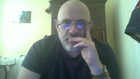 Snapshot of f1zzeek chatting on 04.26.26 f1zzeek online show from 04.26.26