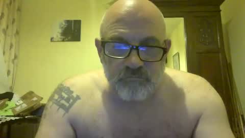 Snapshot of f1zzeek chatting on 04.28.26 f1zzeek online show from 04.28.26