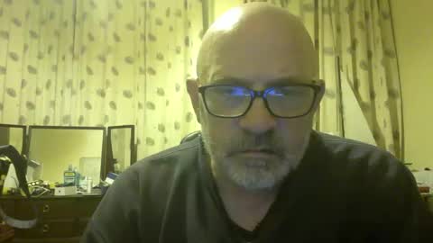 Snapshot of f1zzeek chatting on 05.18.26 f1zzeek online show from 05.18.26