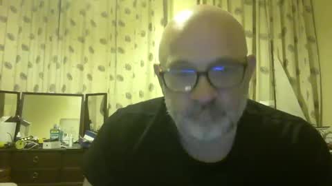 Snapshot of f1zzeek chatting on 05.19.26 f1zzeek online show from 05.19.26