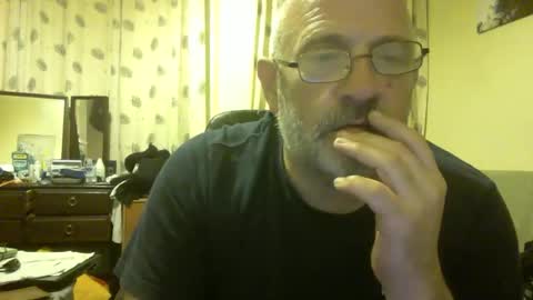 Snapshot of f1zzeek chatting on 05.27.26 f1zzeek online show from 05.27.26