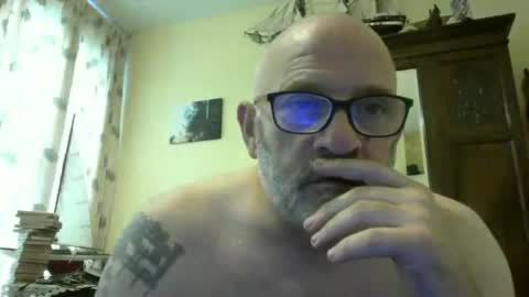 Snapshot of f1zzeek chatting on 06.18.26 f1zzeek online show from 06.18.26